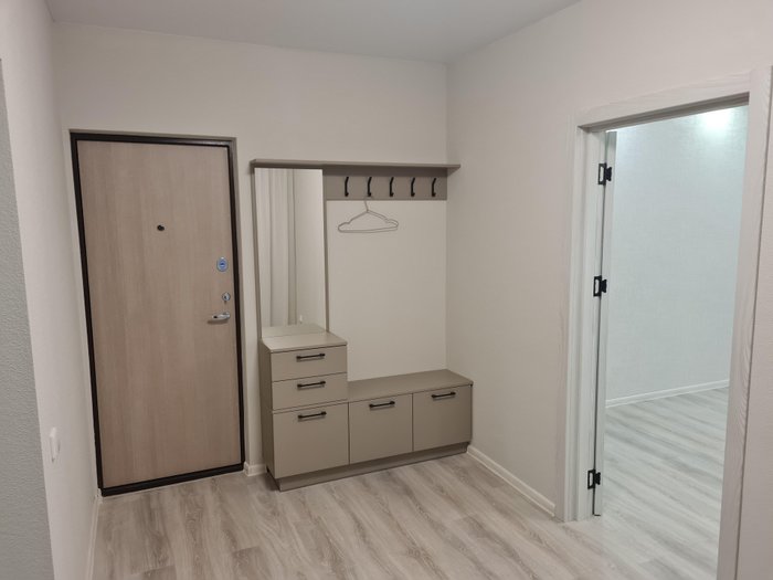 Parduodamas po remonto 2 kambarių butas su holu