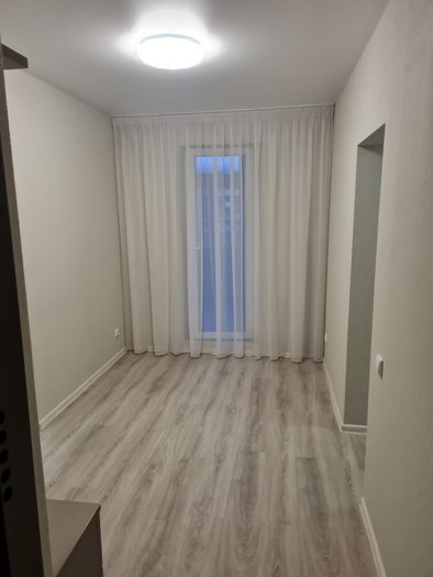 Parduodamas po remonto 2 kambarių butas su holu