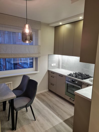 Parduodamas po remonto 2 kambarių butas su holu