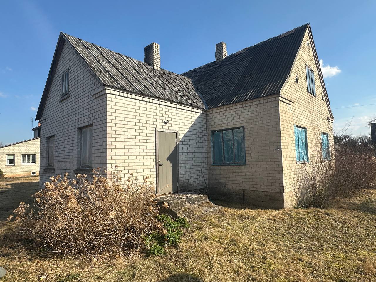 Parduodamas namas vaizdingoje vietoj.