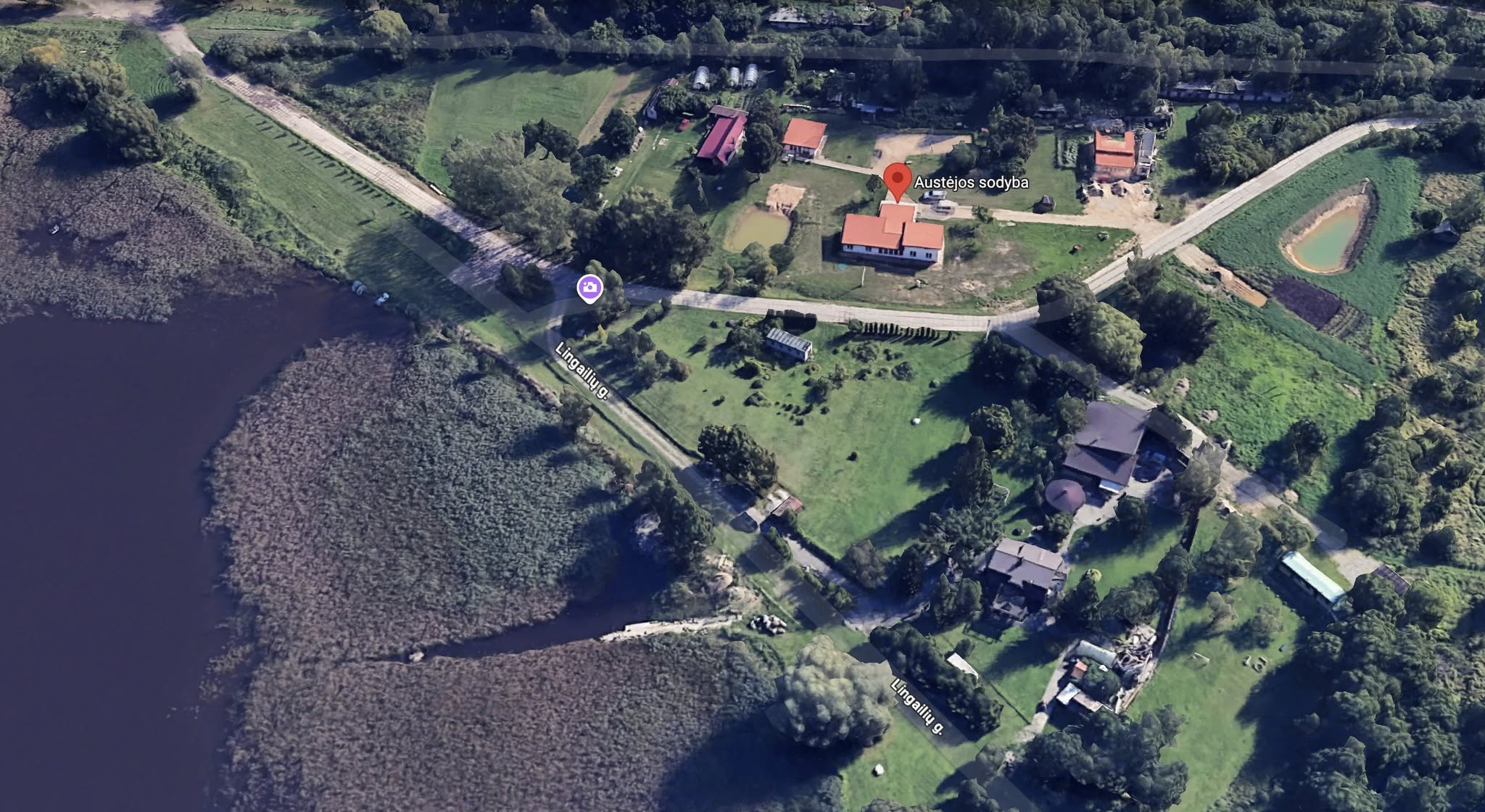 Parduodama unikali sodyba šalia ežero