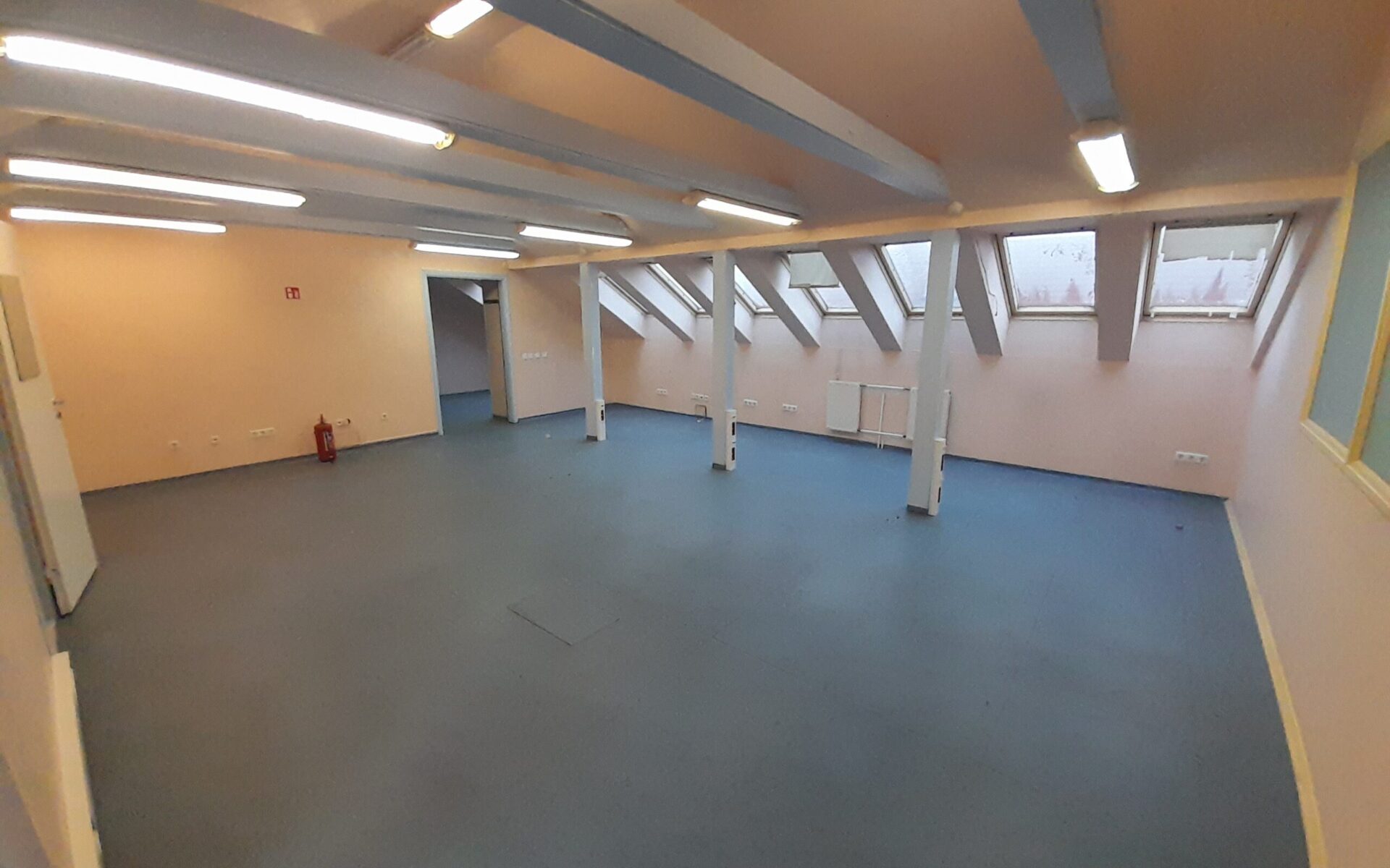 Išnuomojamos 77 kv.m. Patalpos miesto centre Vytauto g. 24 Klaipėda