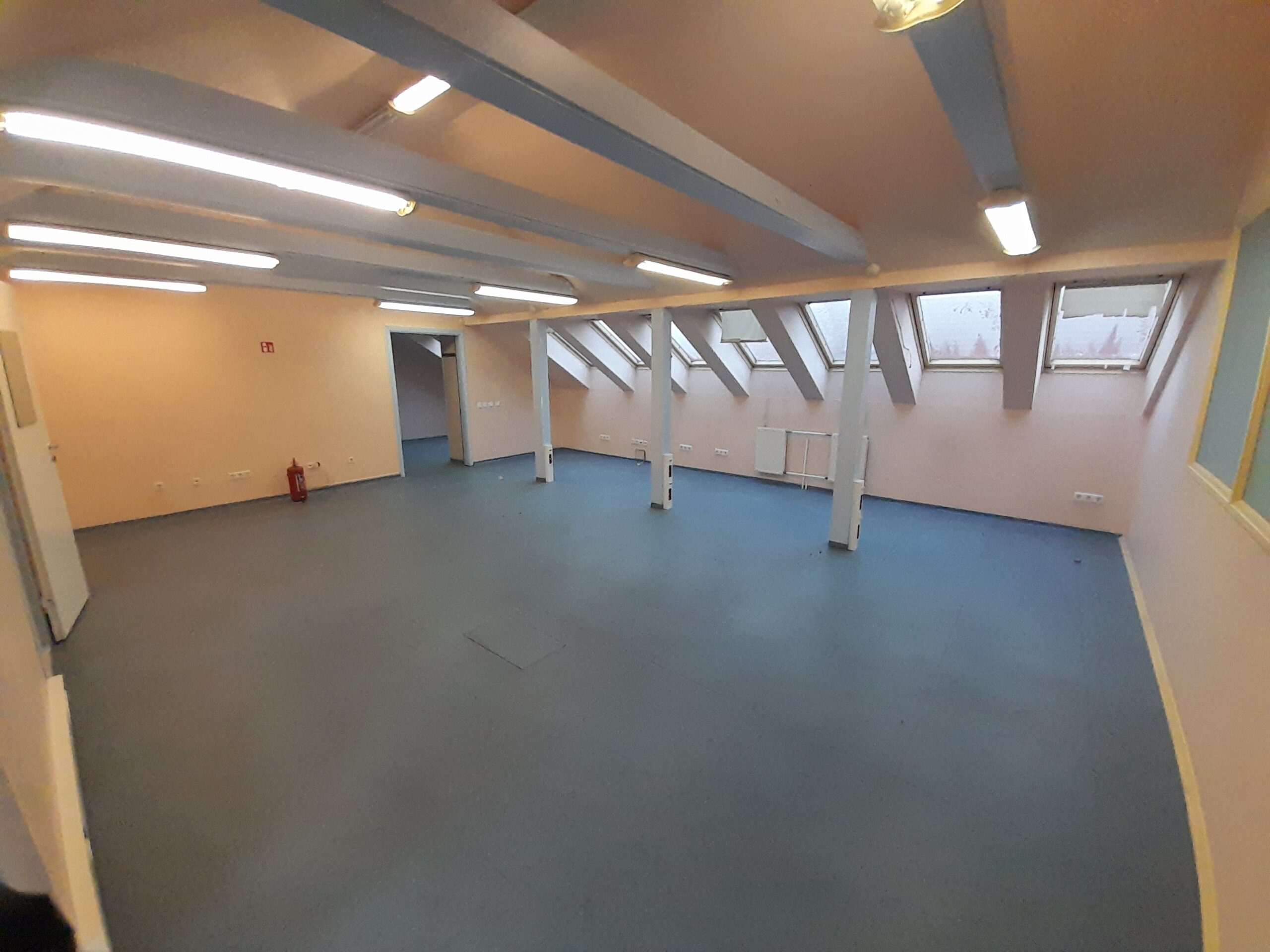 Išnuomojamos 77 kv.m. Patalpos miesto centre Vytauto g. 24 Klaipėda