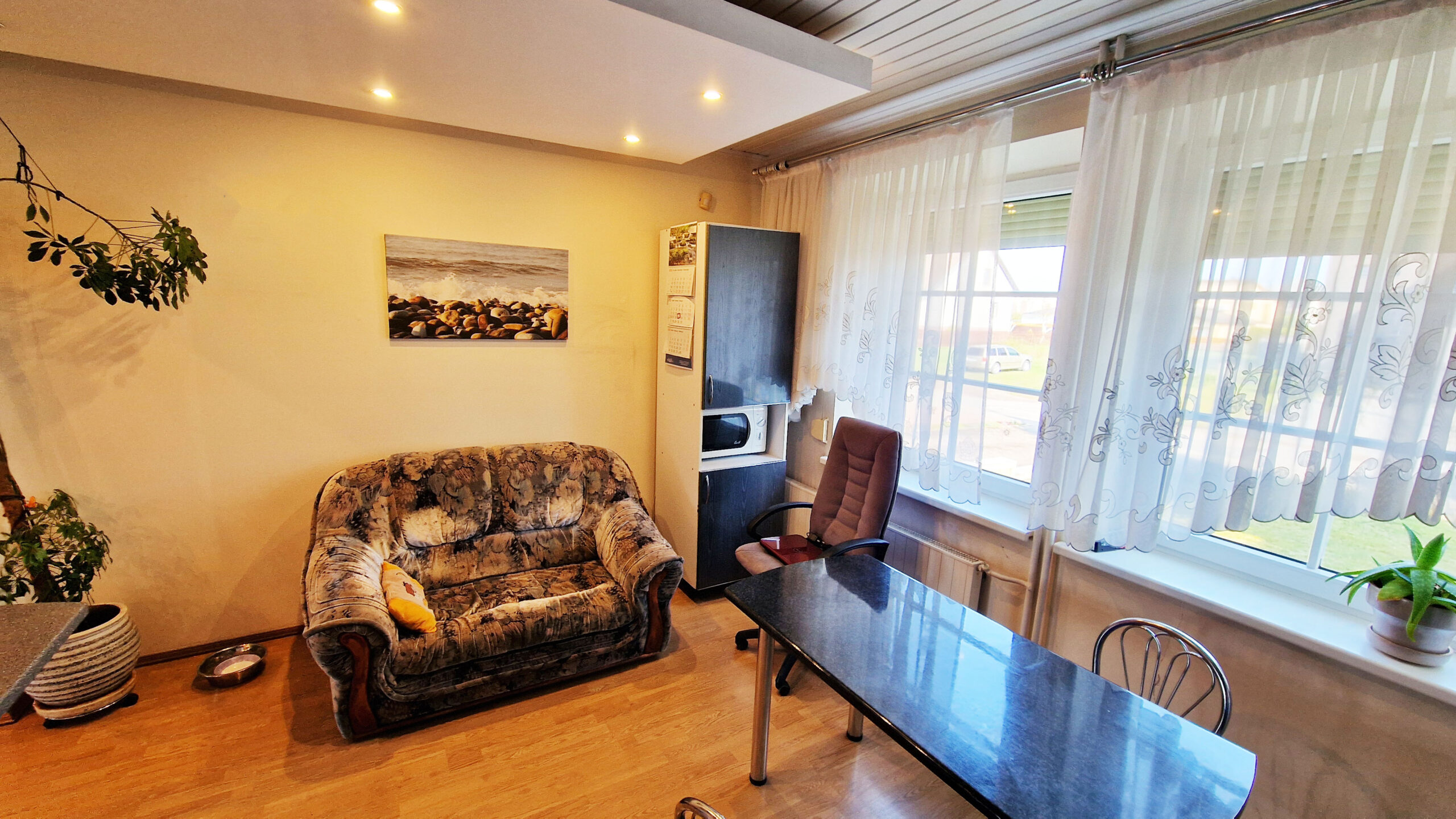 Parduodamas erdvus, pilnai įrengtas namas, puikioje ir ramioje vietoje.