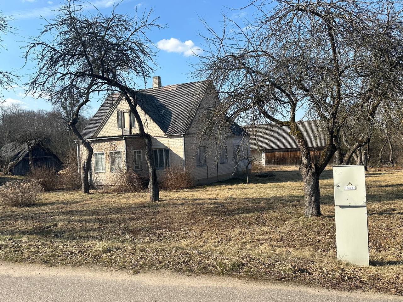 Parduodamas namas vaizdingoje vietoj.