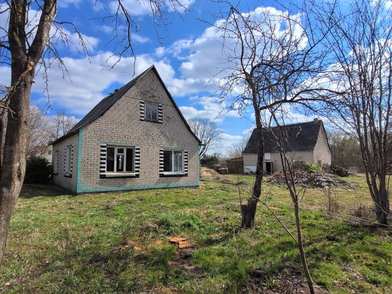 Pilviškių miestelyje, Gedimino g. Vilkaviškio r. sav.