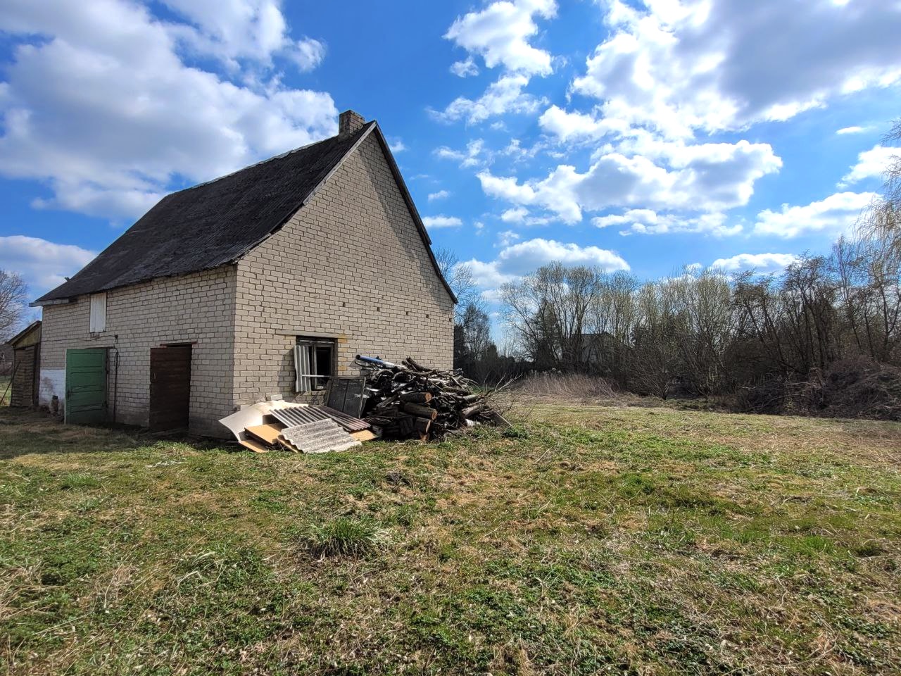 Pilviškių miestelyje, Gedimino g. Vilkaviškio r. sav.