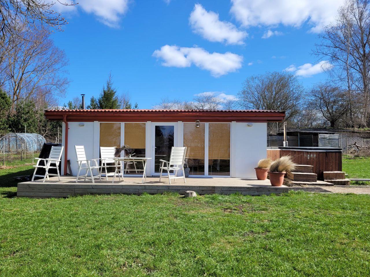 Parduodama unikali sodyba šalia ežero