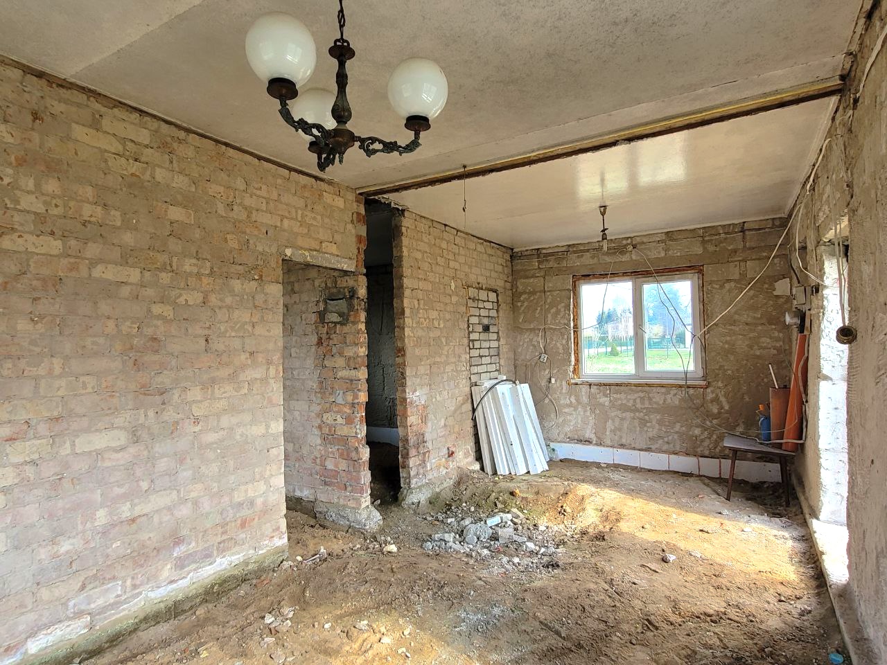 Pilviškių miestelyje, Gedimino g. Vilkaviškio r. sav.