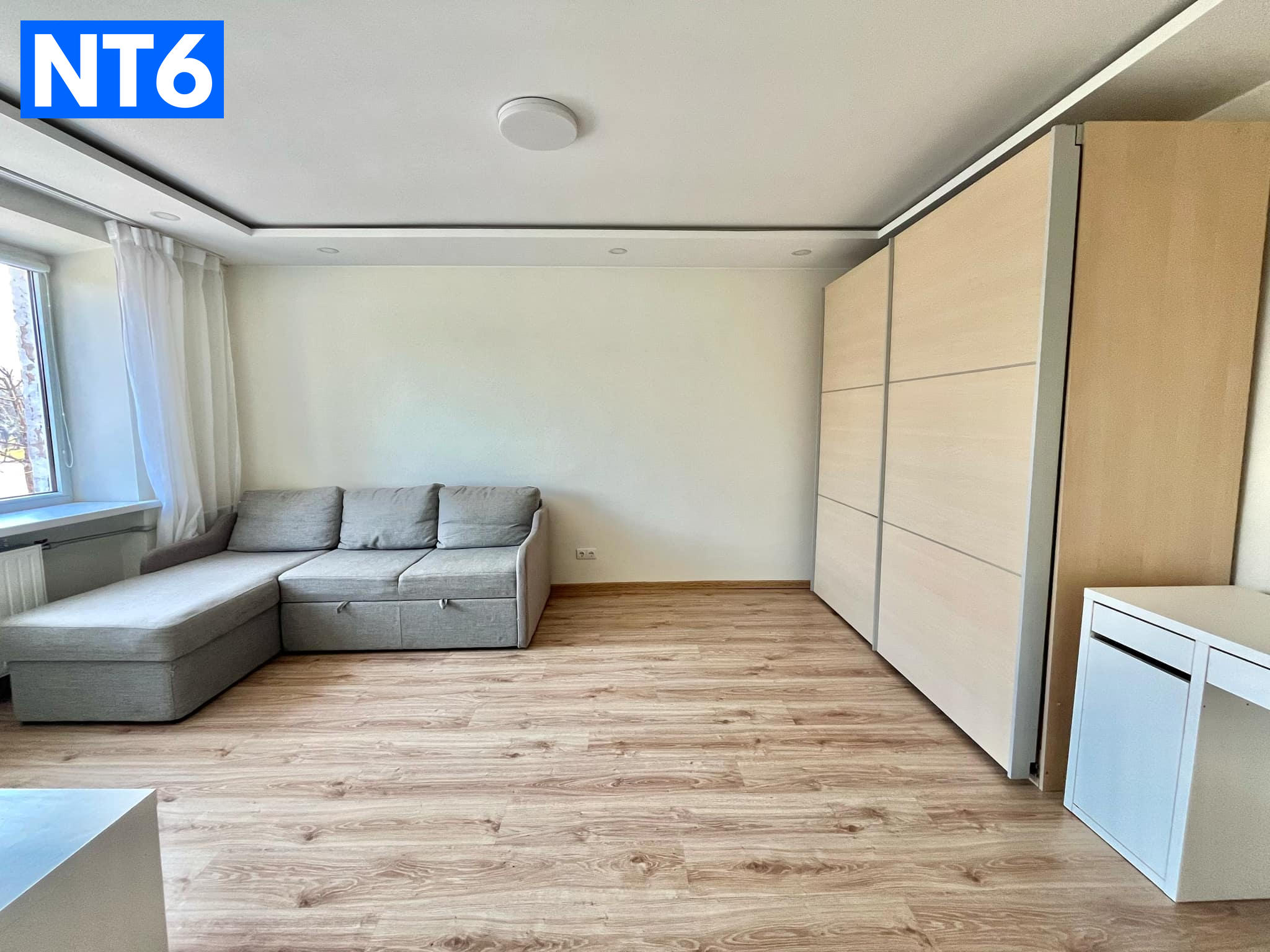 PARDUODAMAS 1 KAMBARIO BUTAS PLUNGĖJE