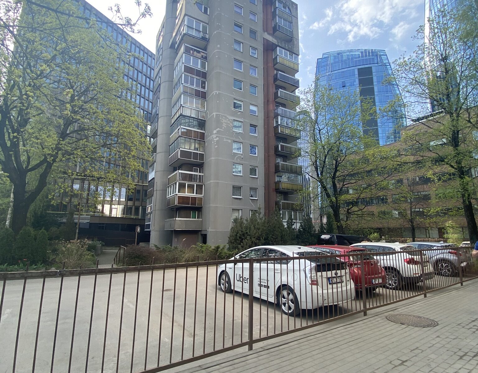 2 k. butas ŠNIPIŠKĖSE, KALVARIJŲ G. 26, VILNIUJE.