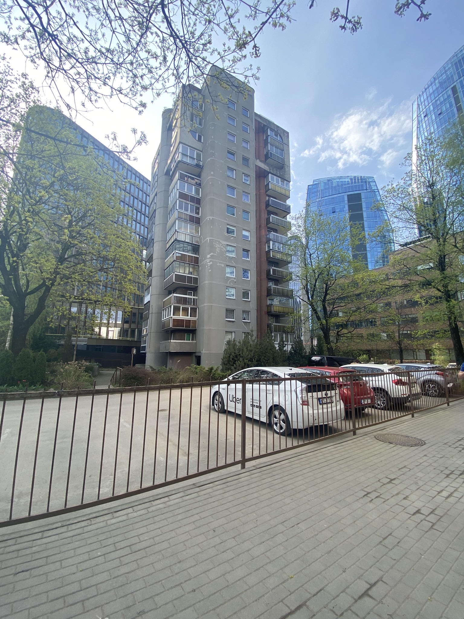 2 k. butas ŠNIPIŠKĖSE, KALVARIJŲ G. 26, VILNIUJE.