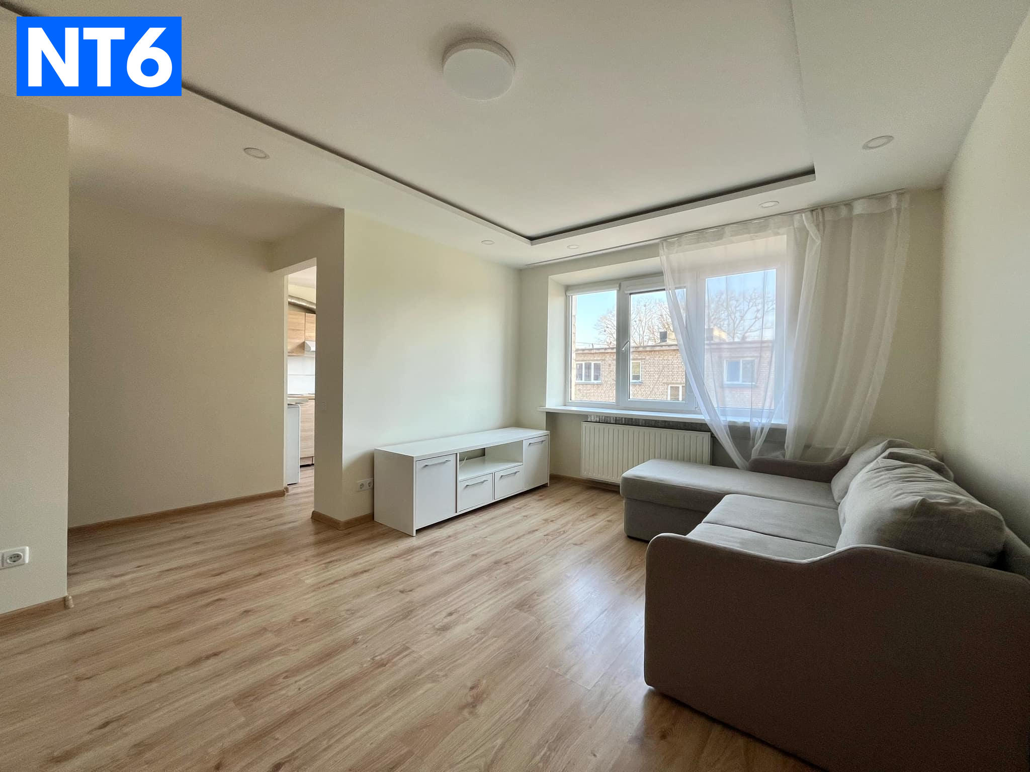 PARDUODAMAS 1 KAMBARIO BUTAS PLUNGĖJE