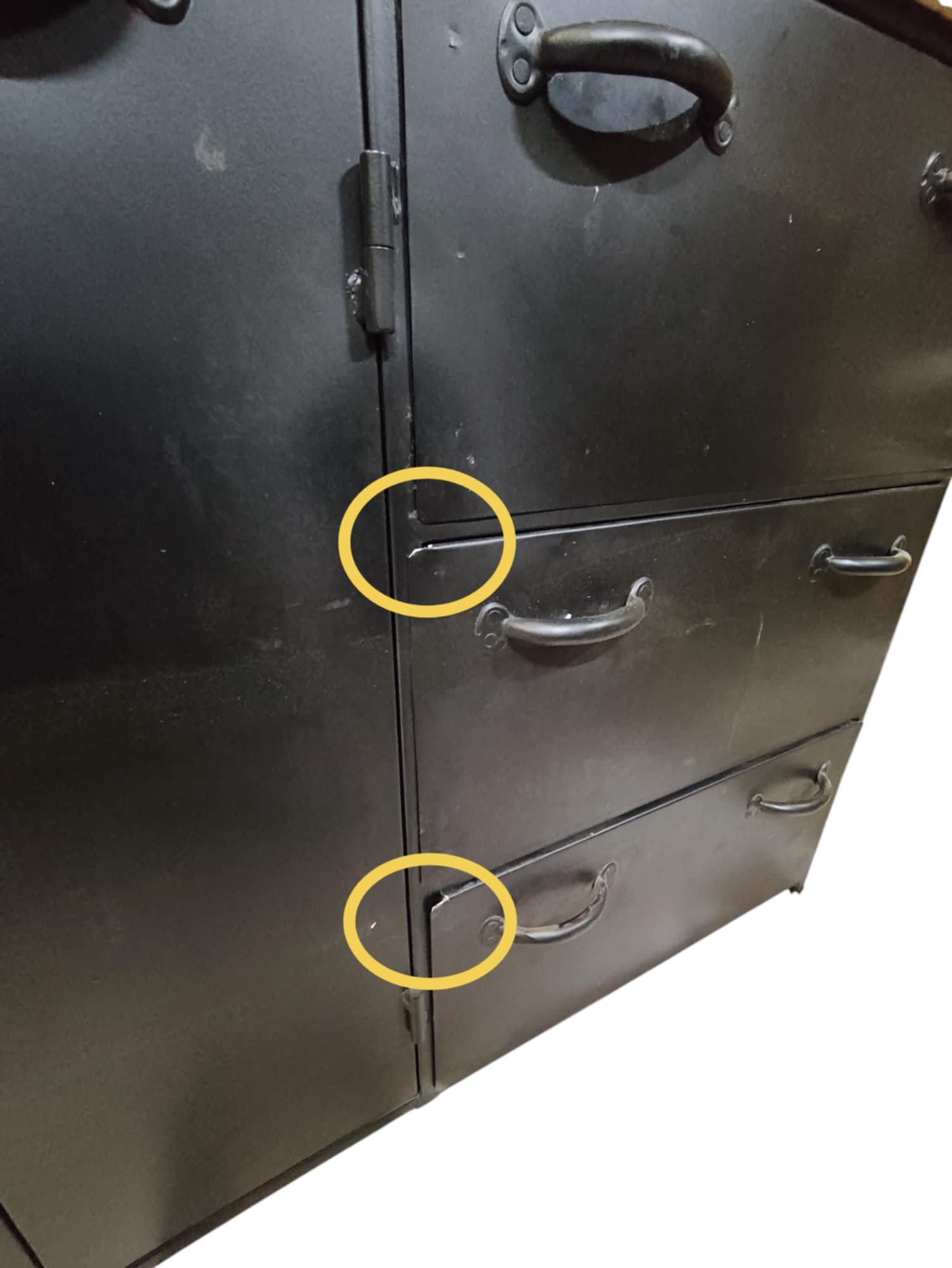 Indauja / Darbastalis su natūraliu mango medienos stalviršiu.