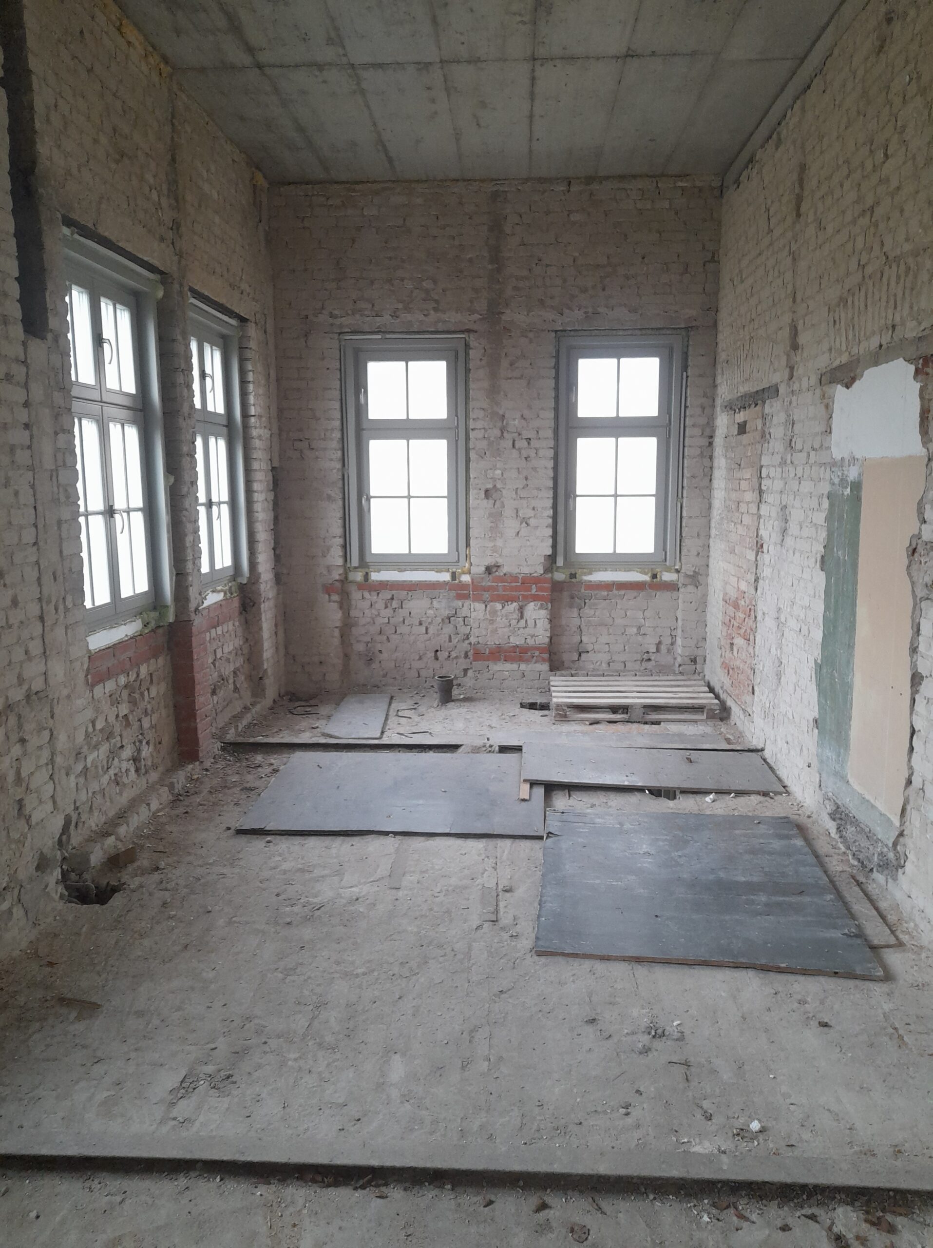 Parduodamas Pastatas Klaipėdos miesto centre Naujojo Uosto g. Plotas 844 kv.m.