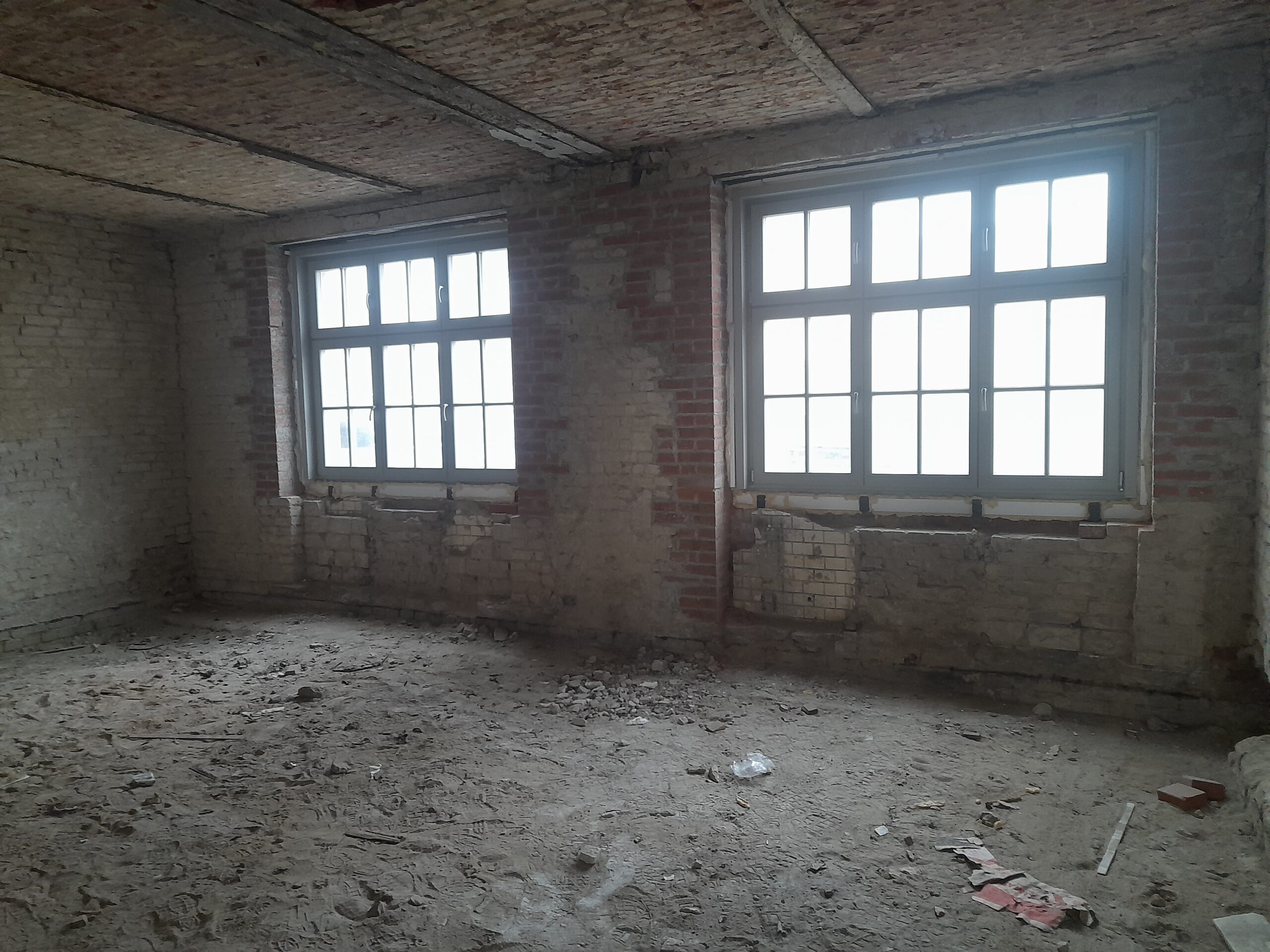 Parduodamas Pastatas Klaipėdos miesto centre Naujojo Uosto g. Plotas 844 kv.m.