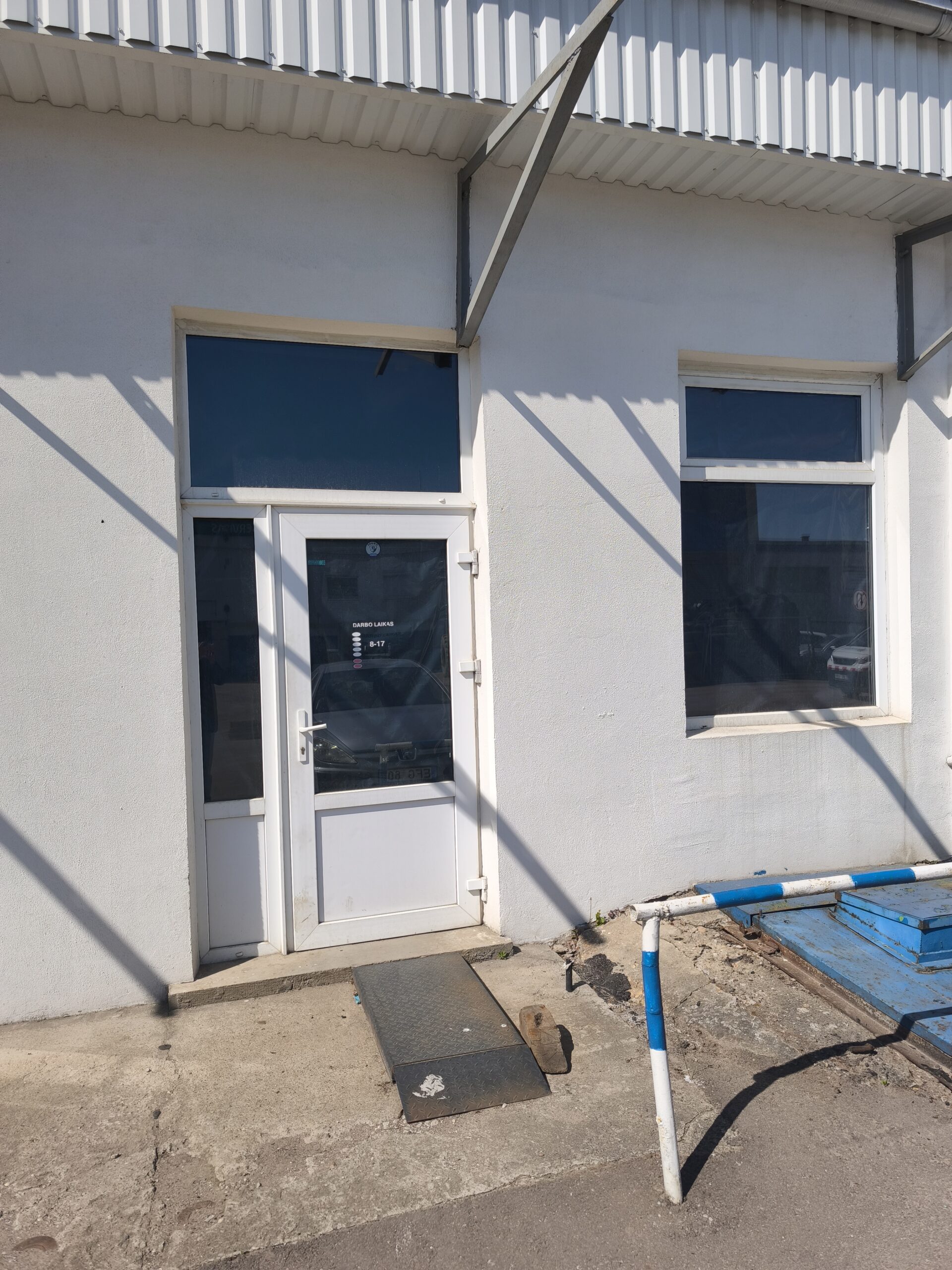 Išnuomojamos patalpos Paryžiaus Komunos g. Klaipėda Prekybinė salė, sandėlis 44,65 kv.m.