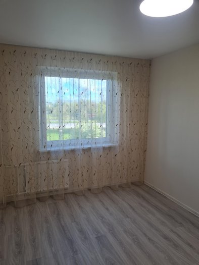 Parduodamas puikus 3 kambarių butas su holu