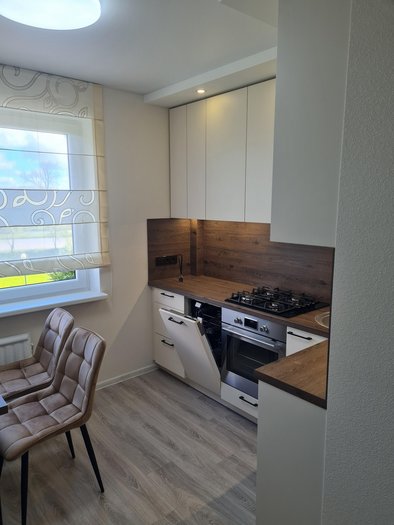 Parduodamas puikus 3 kambarių butas su holu