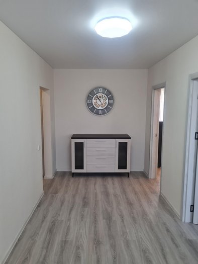 Parduodamas puikus 3 kambarių butas su holu