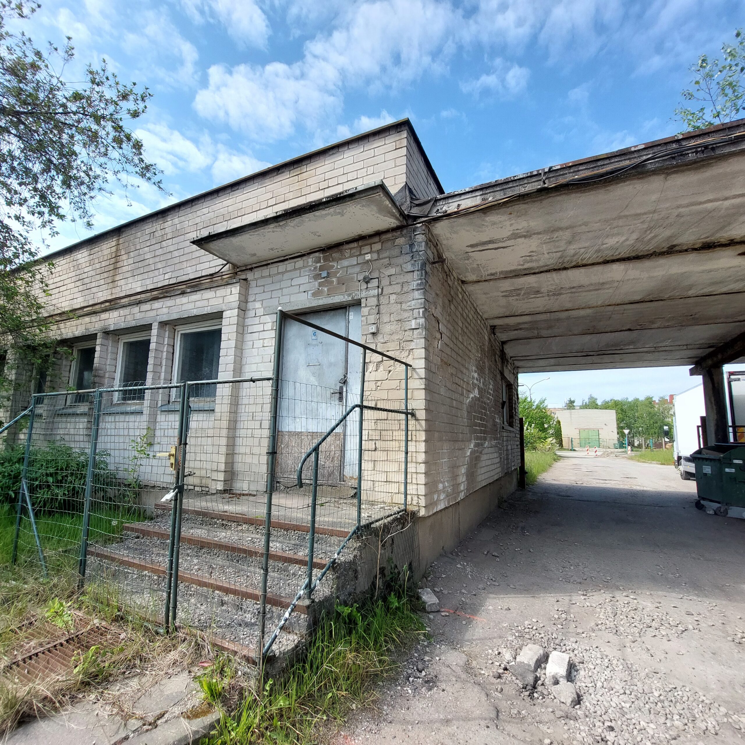 Parduodamos sandeliavimo patalpos