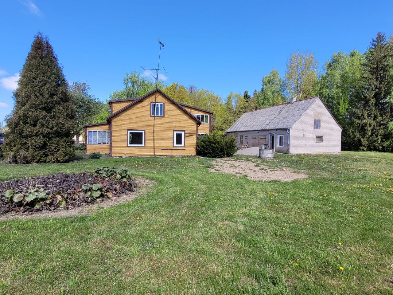 Parduodama rąstinė sodyba Šakių r.sav. , Griškabūdžio k., J. Jablonskio g. 24