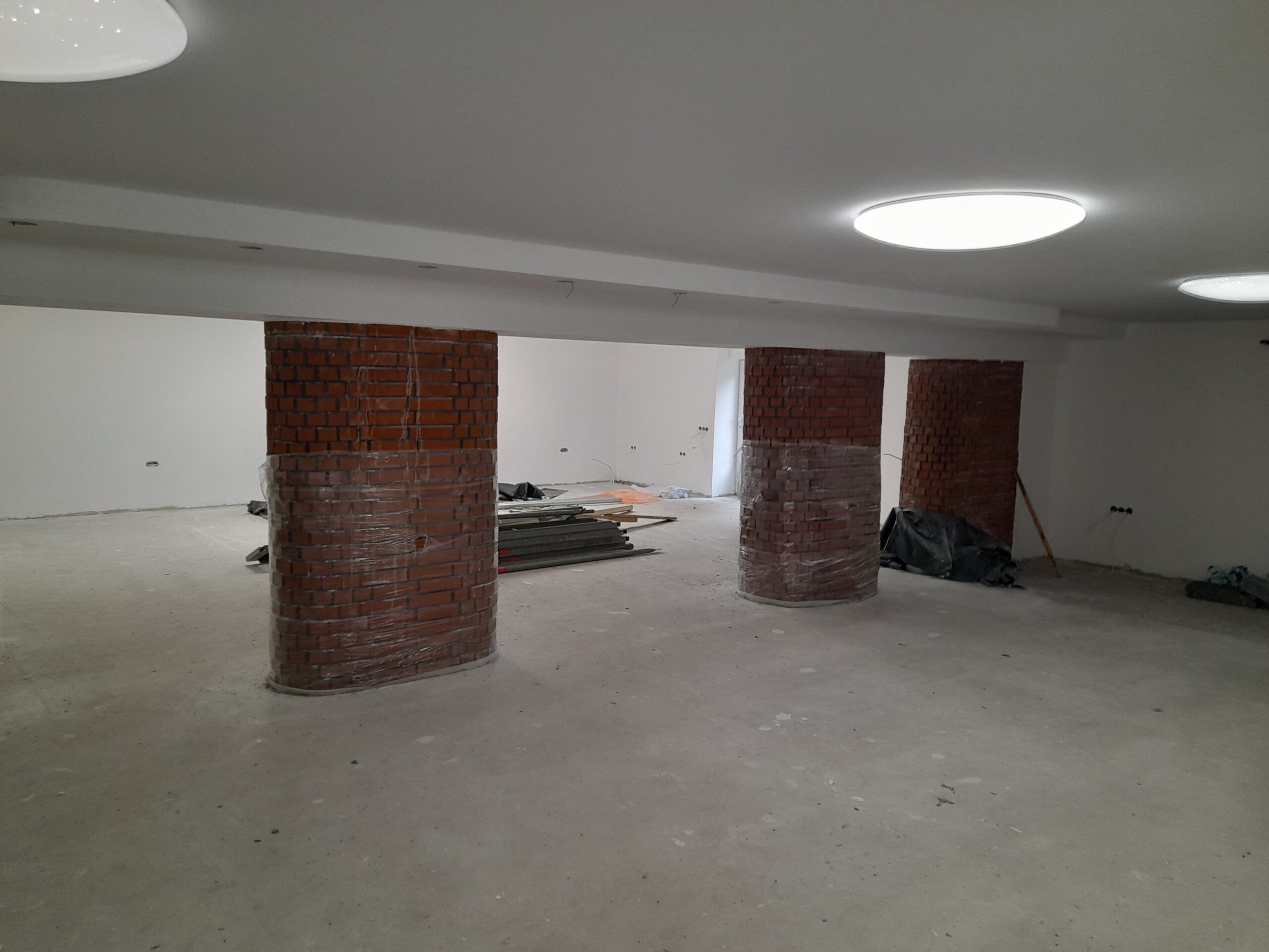 Išnuomojamas 800 kv.m. Komercinis pastatas Klaipėdos centre Priestočio g.