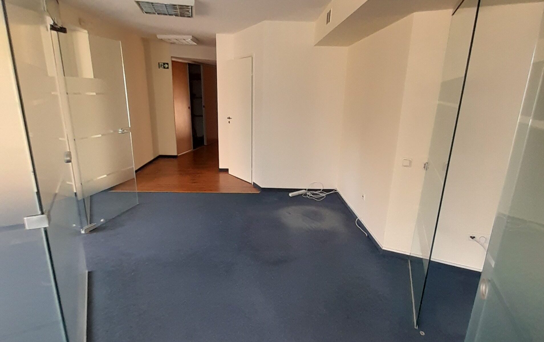 Išnuomojamos 95 kv.m. Administracinės patalpos Taikos pr 4A Klaipėdos miesto centre