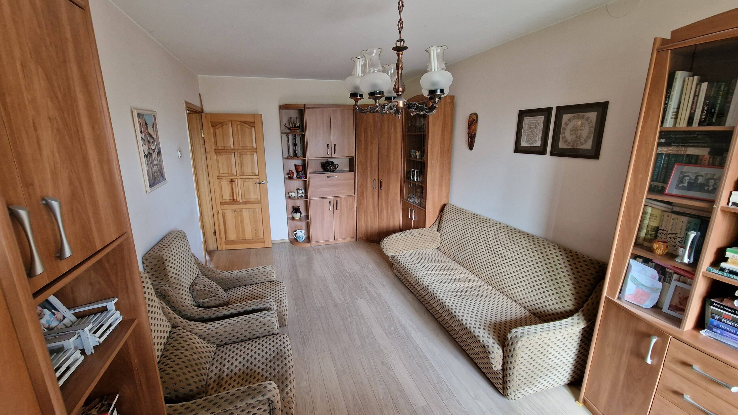 Parduodamas pilnai suremontuotą 2 kambarių butą, esantį ketvirtame aukšte, Ateities g. 42, Panevėžyje