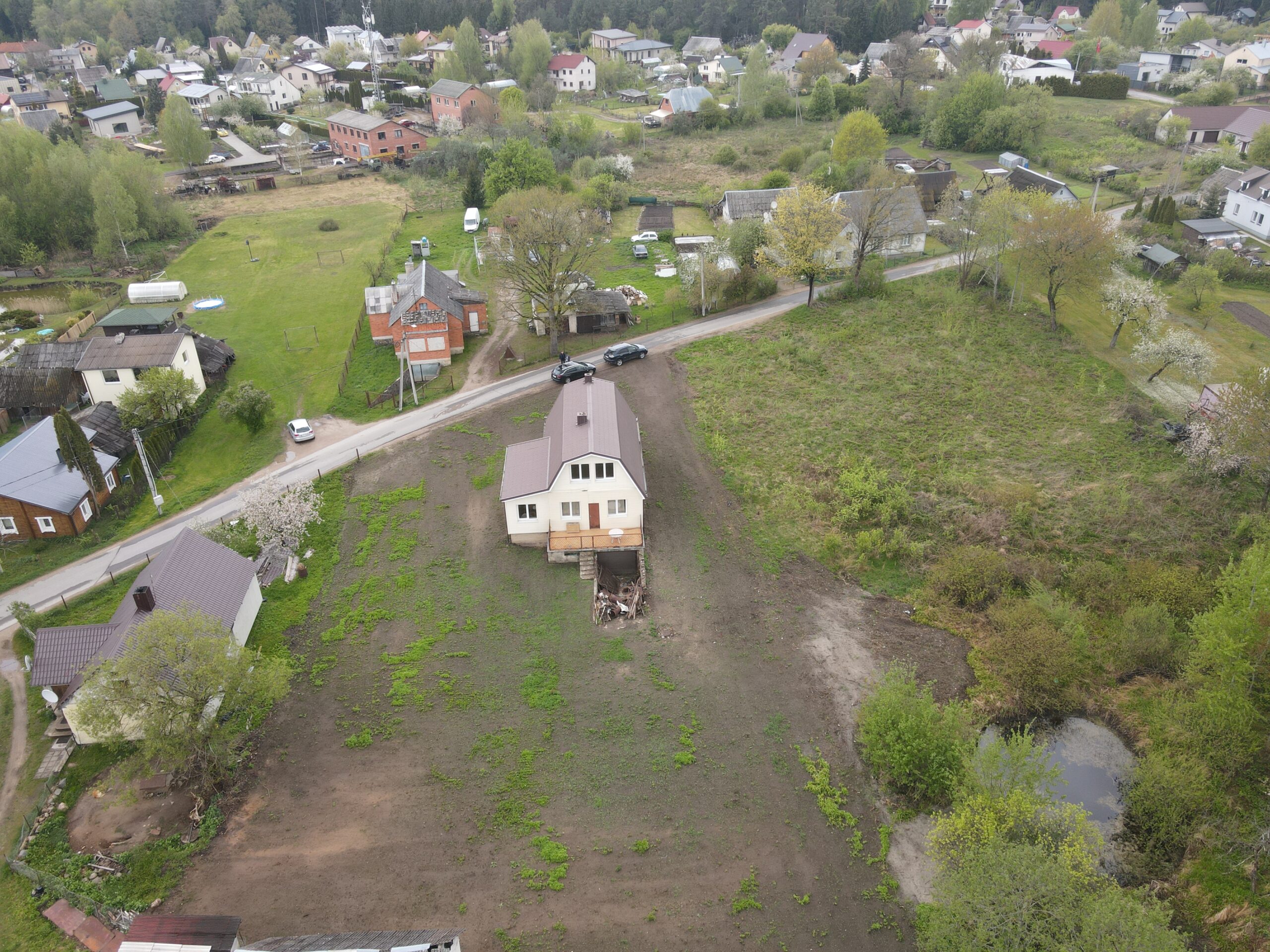 PARDUODAMAS MŪRINIS NAMAS VILNIUJE.