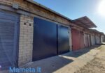 Metaliniai, atveriami garažo vartai, durys.