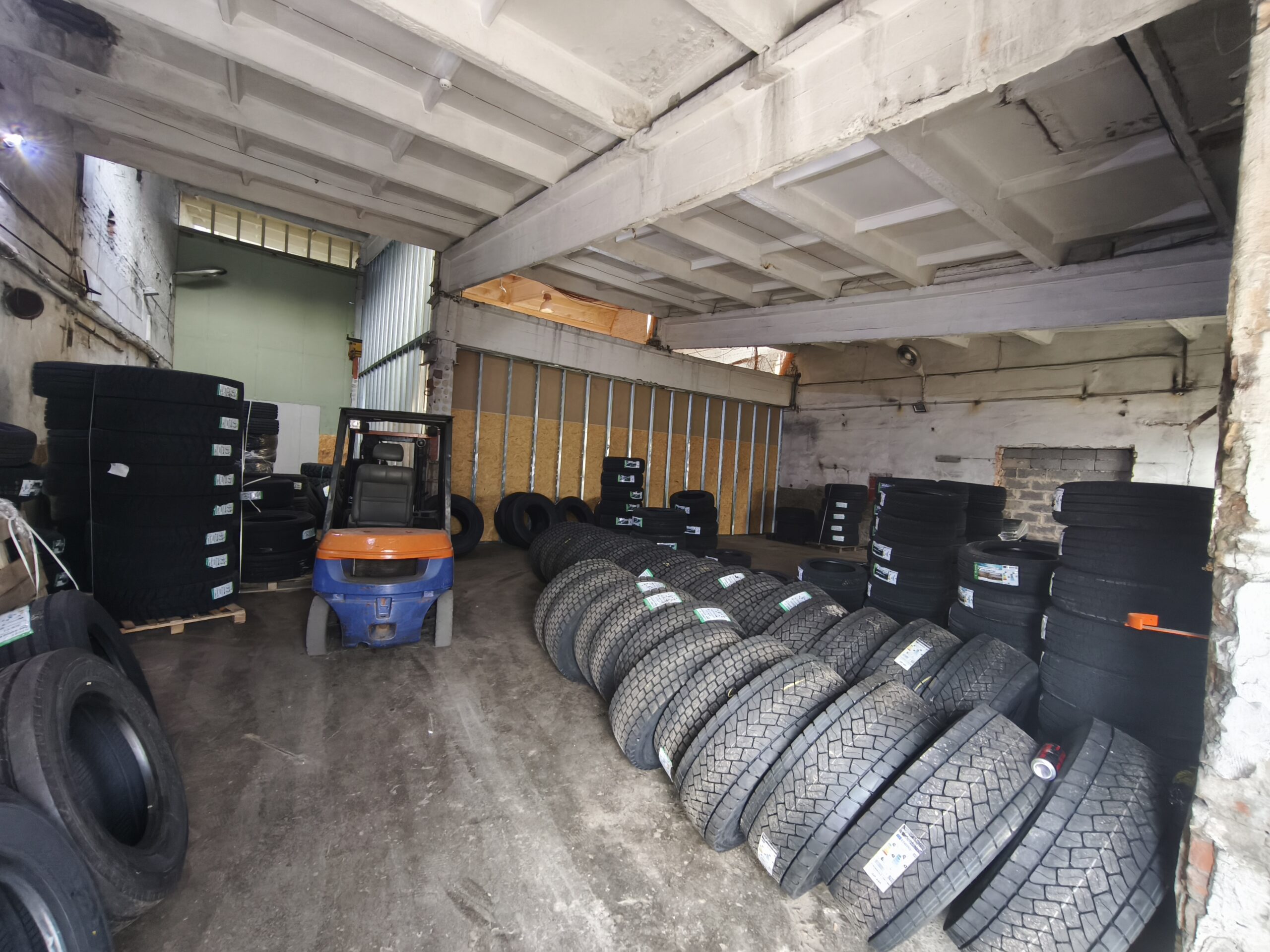 Išnuomojamos Sandėliavimo – Gamybinės – Auto servizui 288 kv patalpos P. Komunos g.