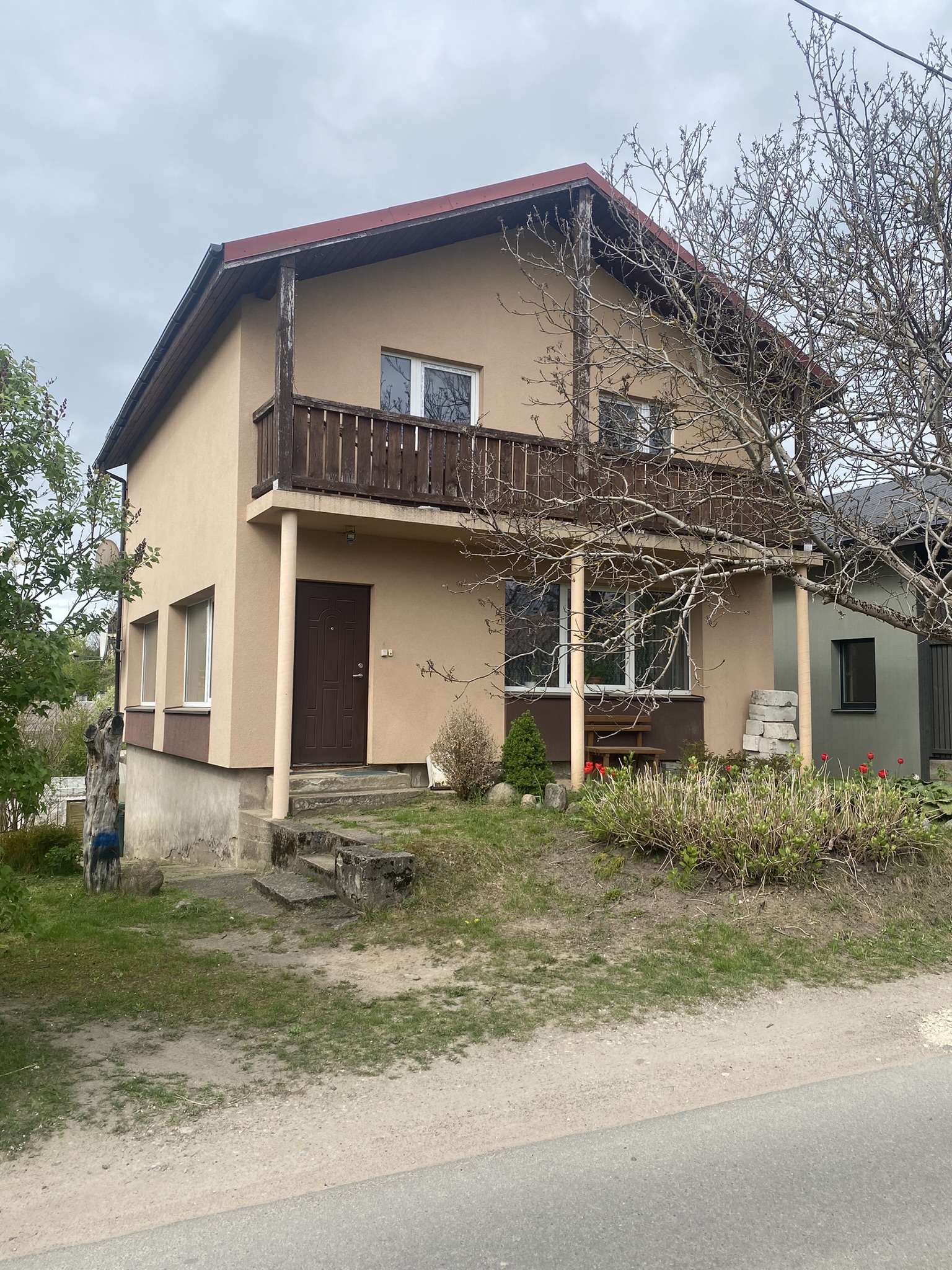 PARDUODAMAS MŪRINIS NAMAS, ŠIAURĖS SODŲ 4-OJI G. 4, VILNIUJE.