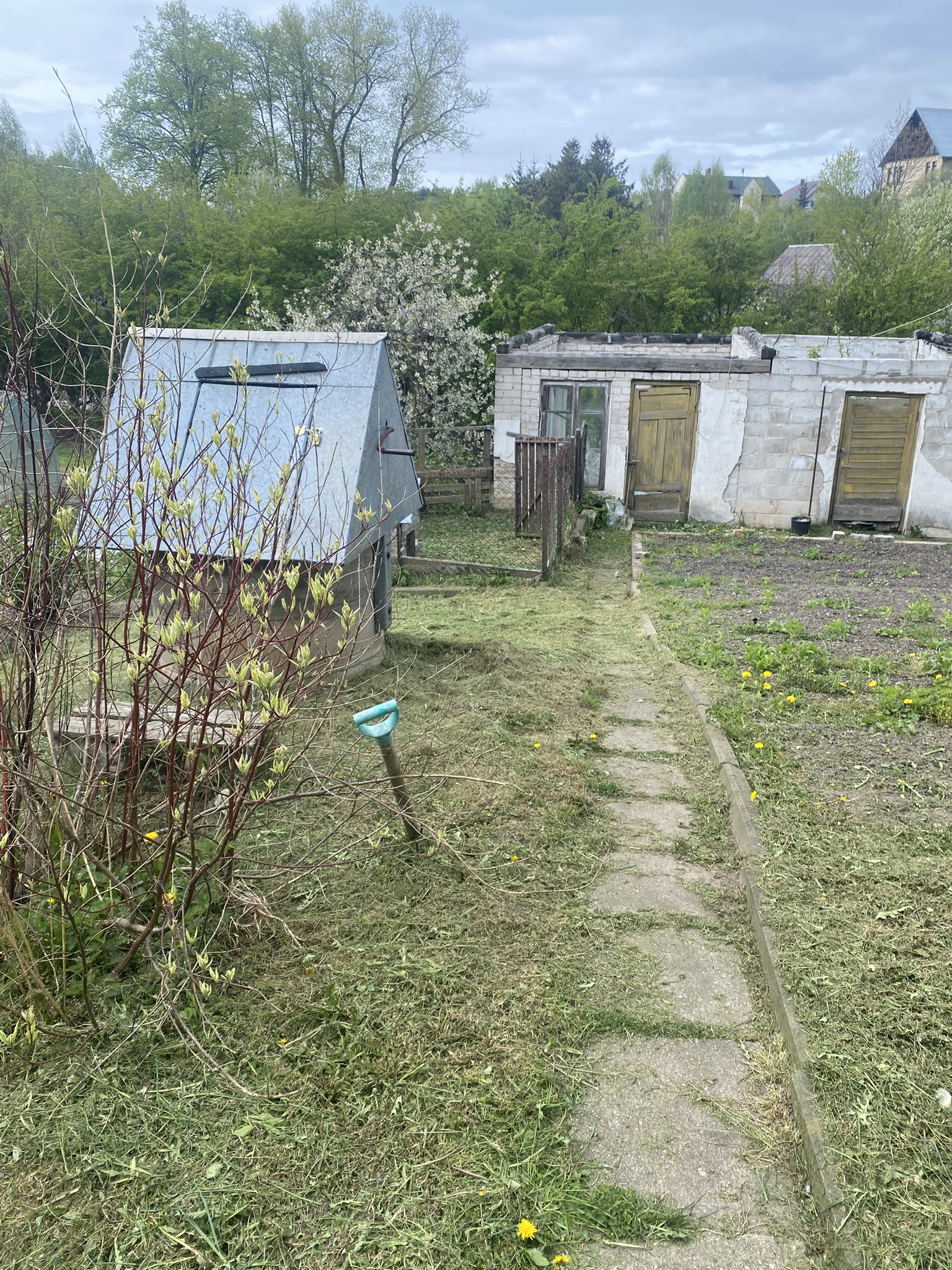 PARDUODAMAS MŪRINIS NAMAS, ŠIAURĖS SODŲ 4-OJI G. 4, VILNIUJE.