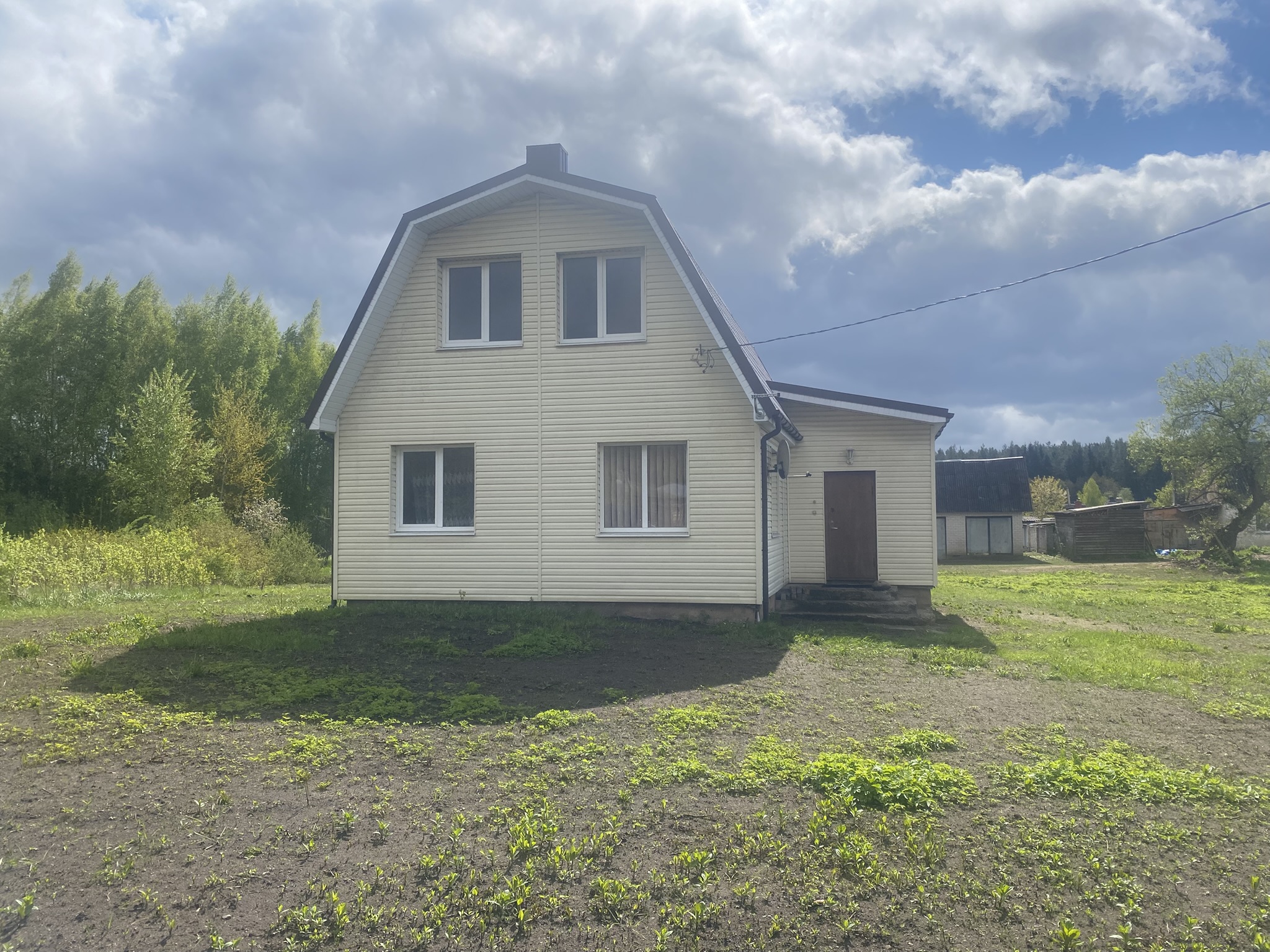 PARDUODAMAS MŪRINIS NAMAS VILNIUJE.