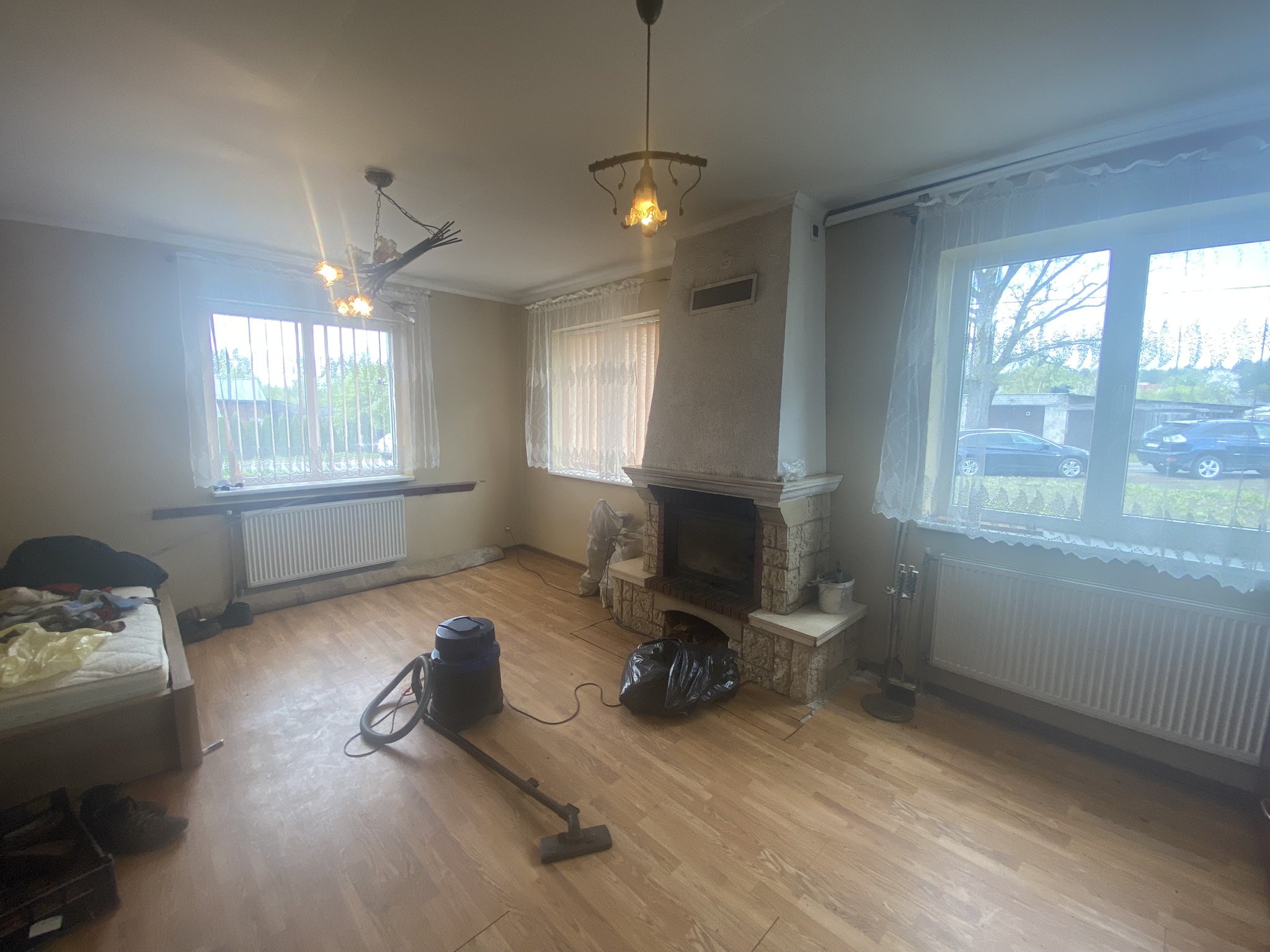 PARDUODAMAS MŪRINIS NAMAS VILNIUJE.