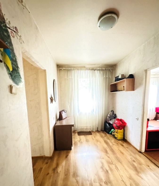 Parduodamas 1 kambario su holu, 44 m2 butas Mogiliovo gatvėje, Klaipėdoje.