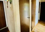 Parduodamas 1 kambario su holu, 44 m2 butas Mogiliovo gatvėje, Klaipėdoje.