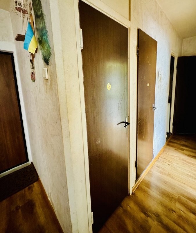 Parduodamas 1 kambario su holu, 44 m2 butas Mogiliovo gatvėje, Klaipėdoje.
