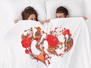 kns-couple-in-bed