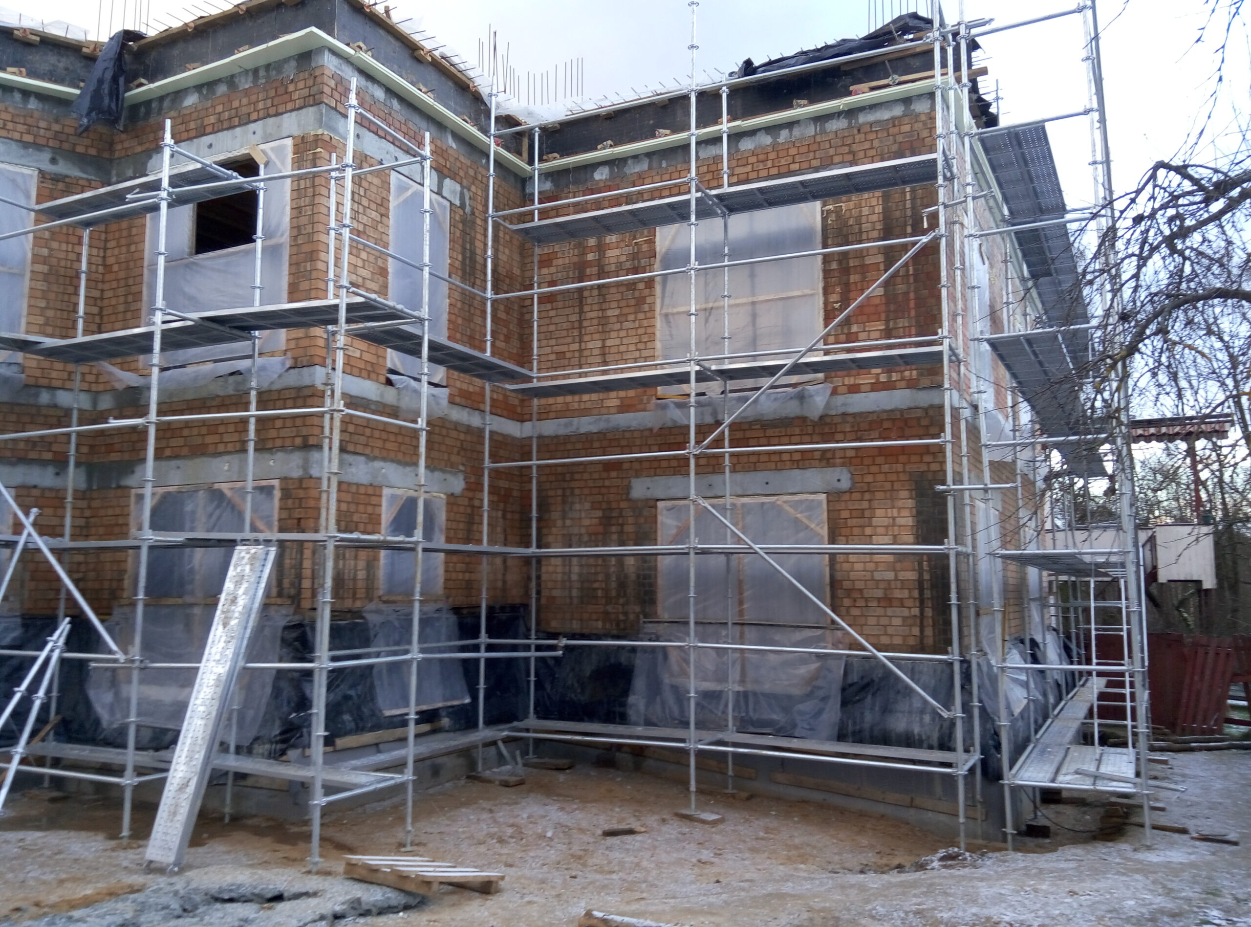 Modulinių pastolių nuoma – greitai ir patikimai