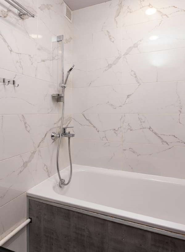 Parduodamas 3 kambarių su holu, 78 kv.m butas Varpų gatvėje, Klaipėdoje.