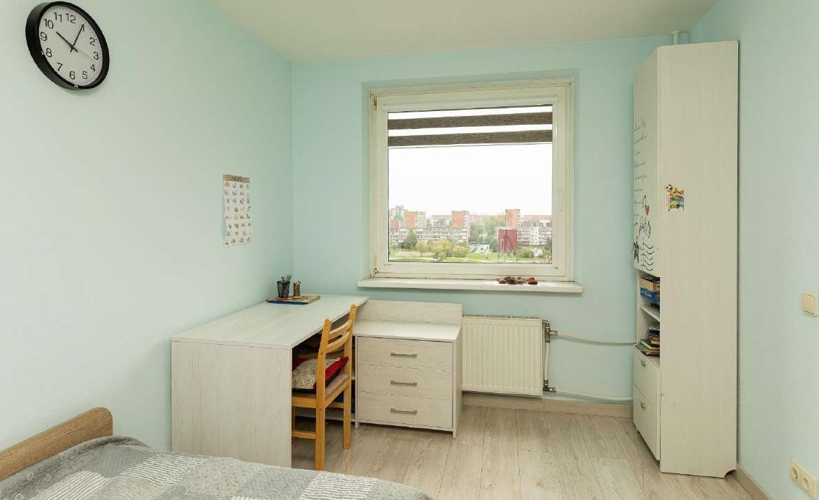 Parduodamas 3 kambarių su holu, 78 kv.m butas Varpų gatvėje, Klaipėdoje.