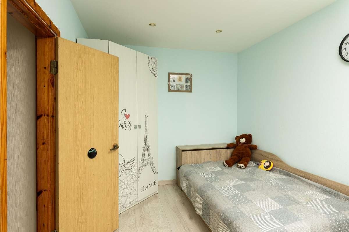 Parduodamas 3 kambarių su holu, 78 kv.m butas Varpų gatvėje, Klaipėdoje.