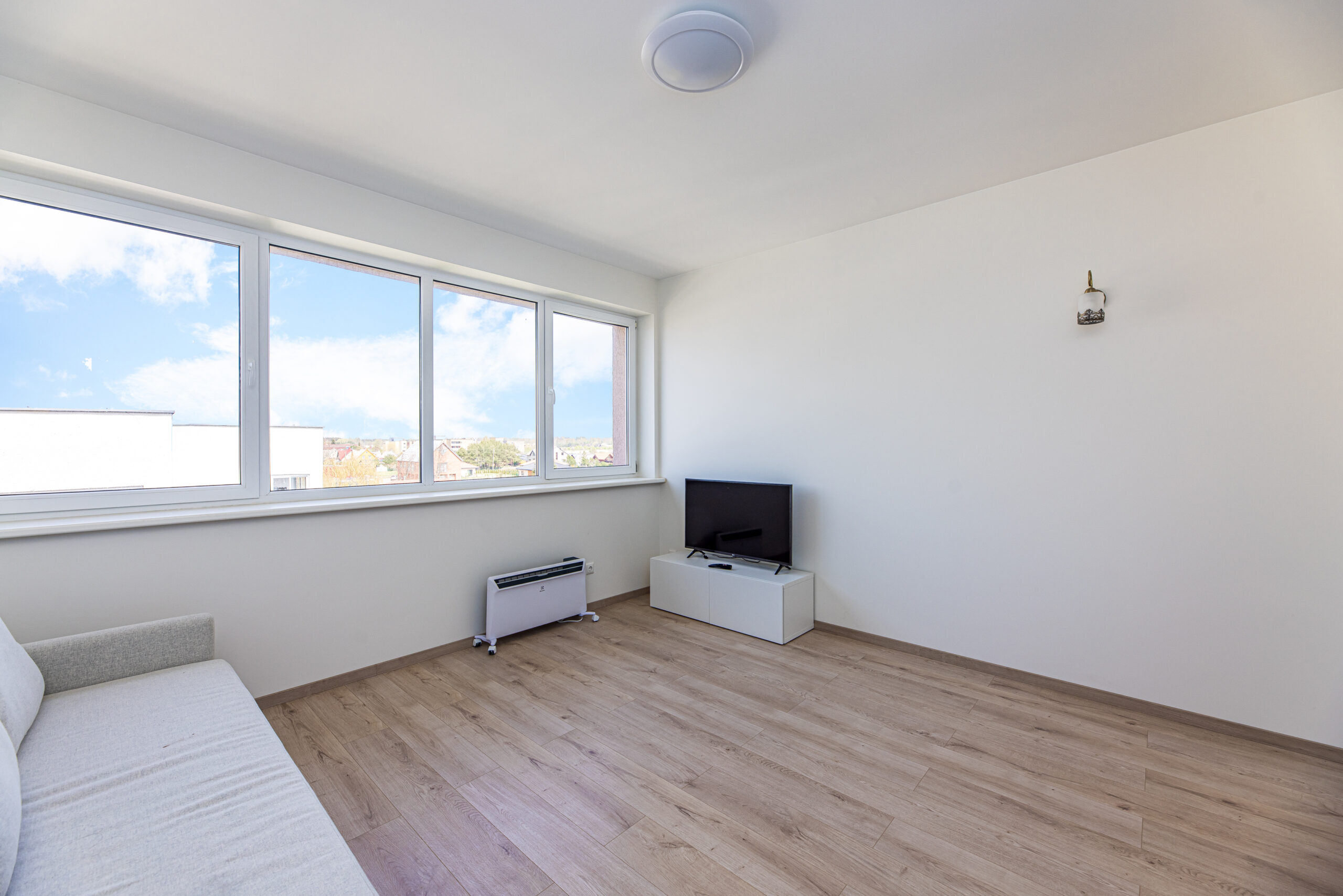 Parduodamas 1 kambario butas Šventojoje Mokyklos g. 40 Pilnai įrengtas