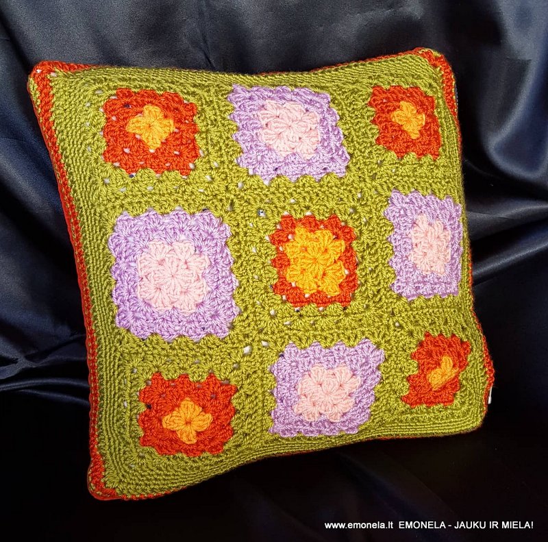 Pagalvėlės dekoratyvinės MOČIUTĖS KVADRATUKAI