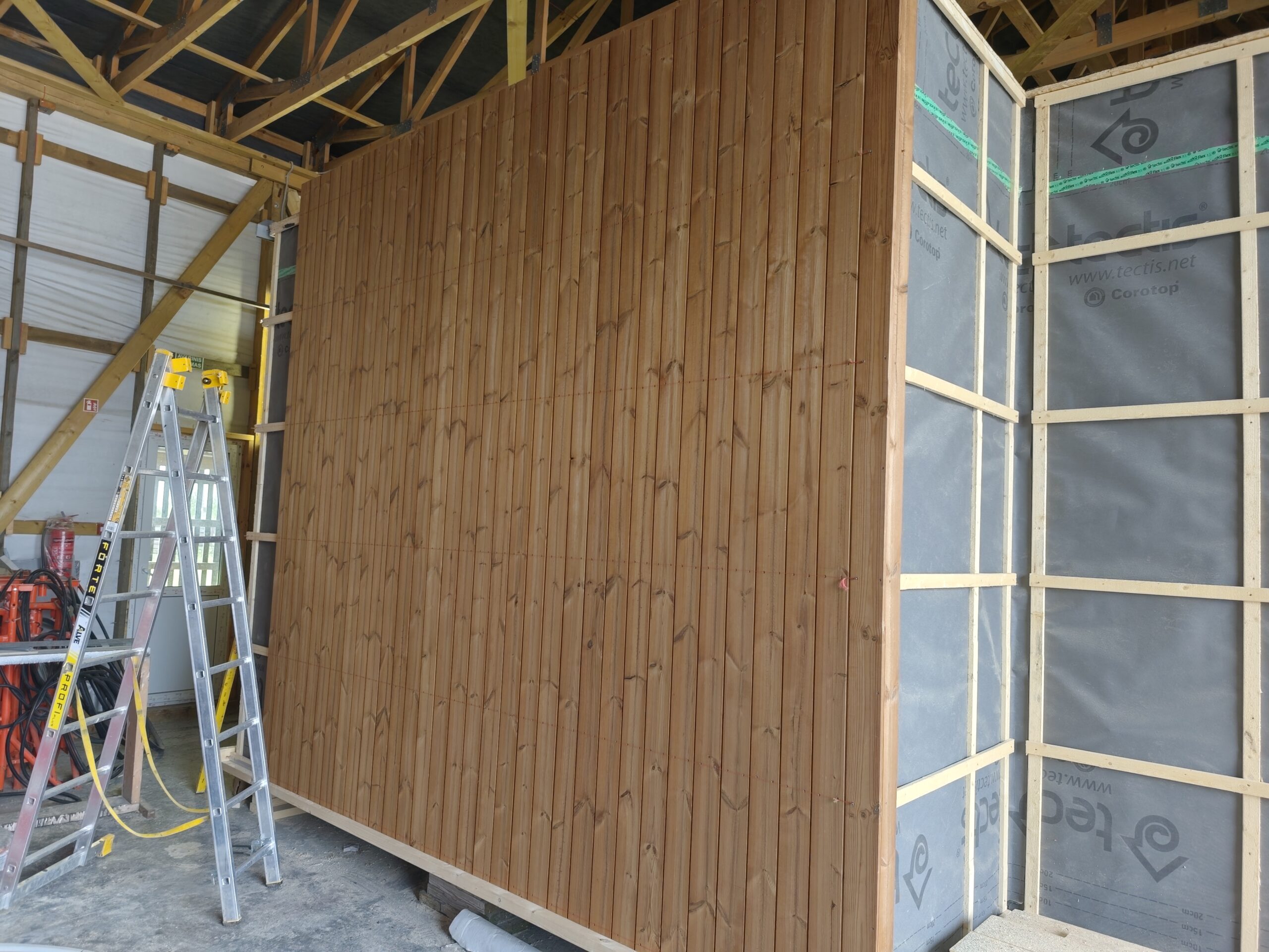 Staliaus darbai, tvorų dažymas