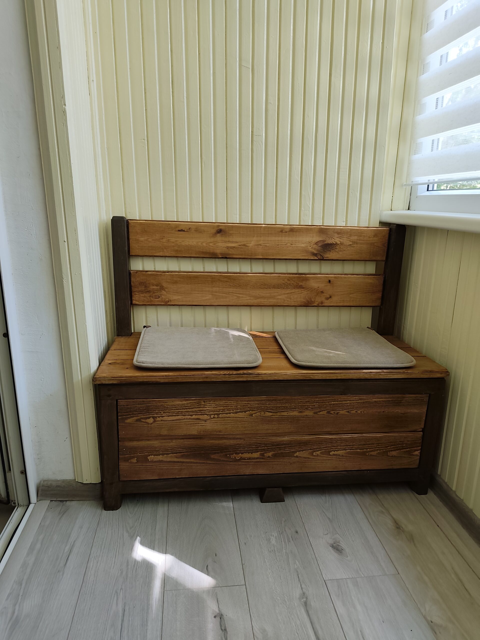 Staliaus darbai, tvorų dažymas