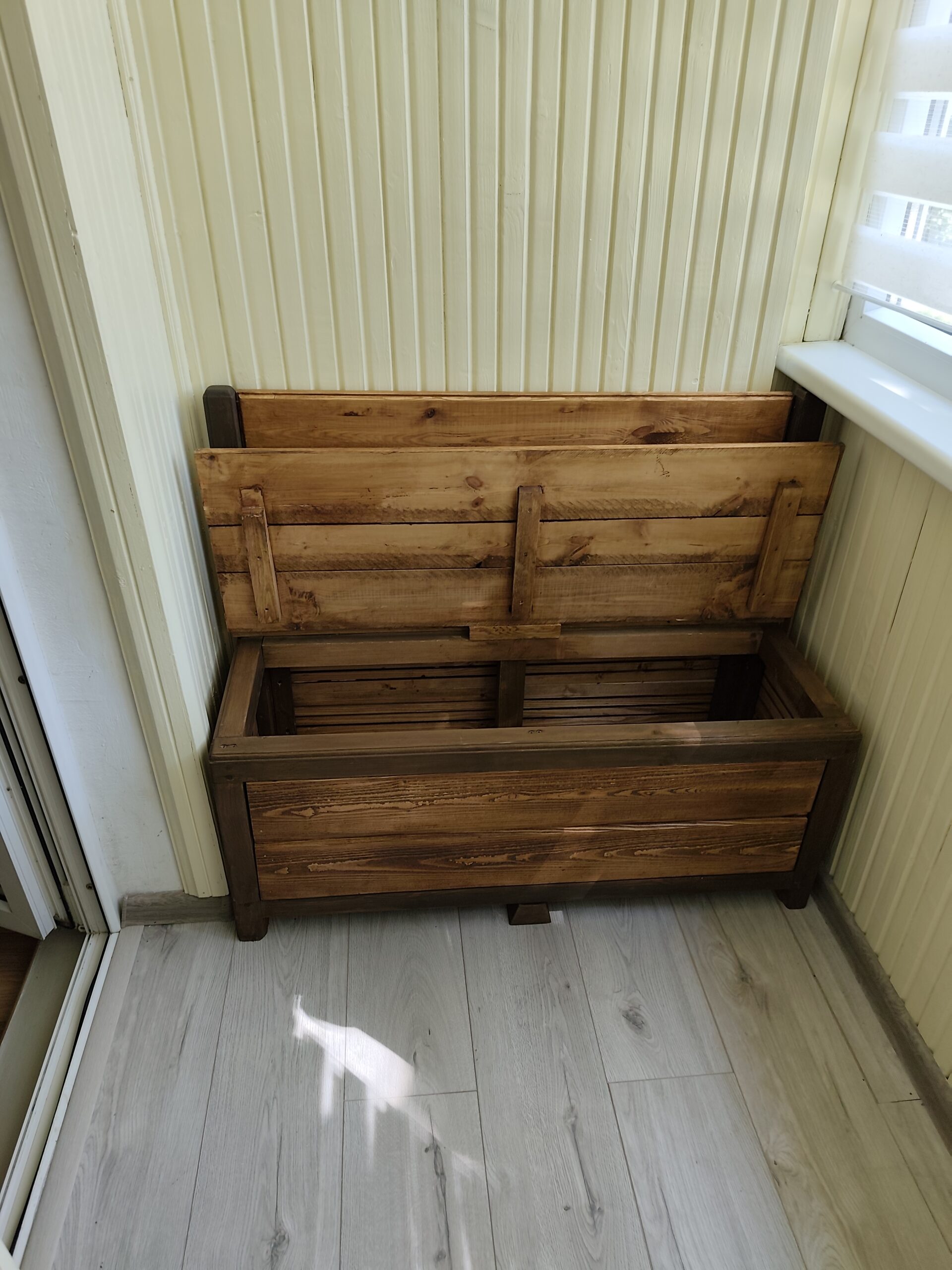 Staliaus darbai, tvorų dažymas