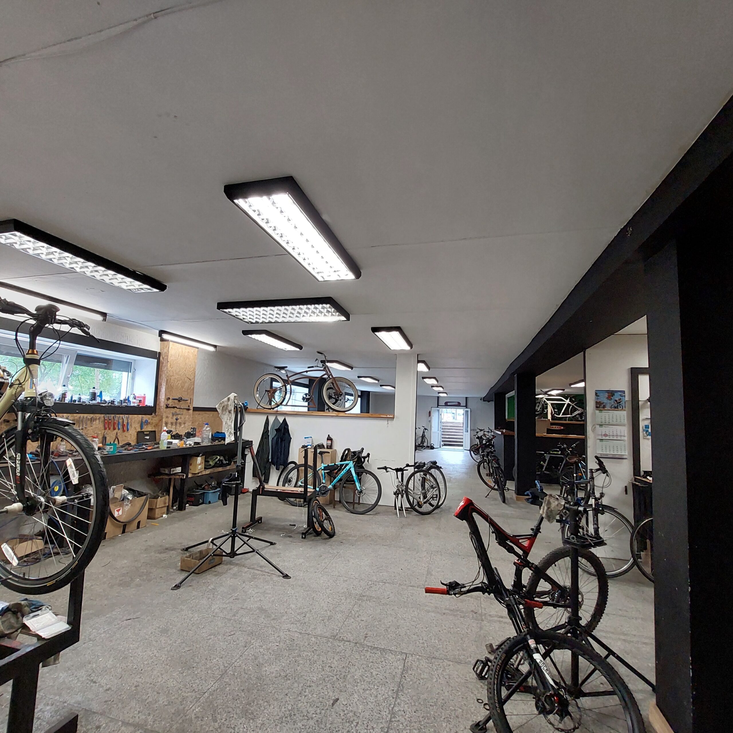 Parduodamos patalpos šalia AKROPOLIO